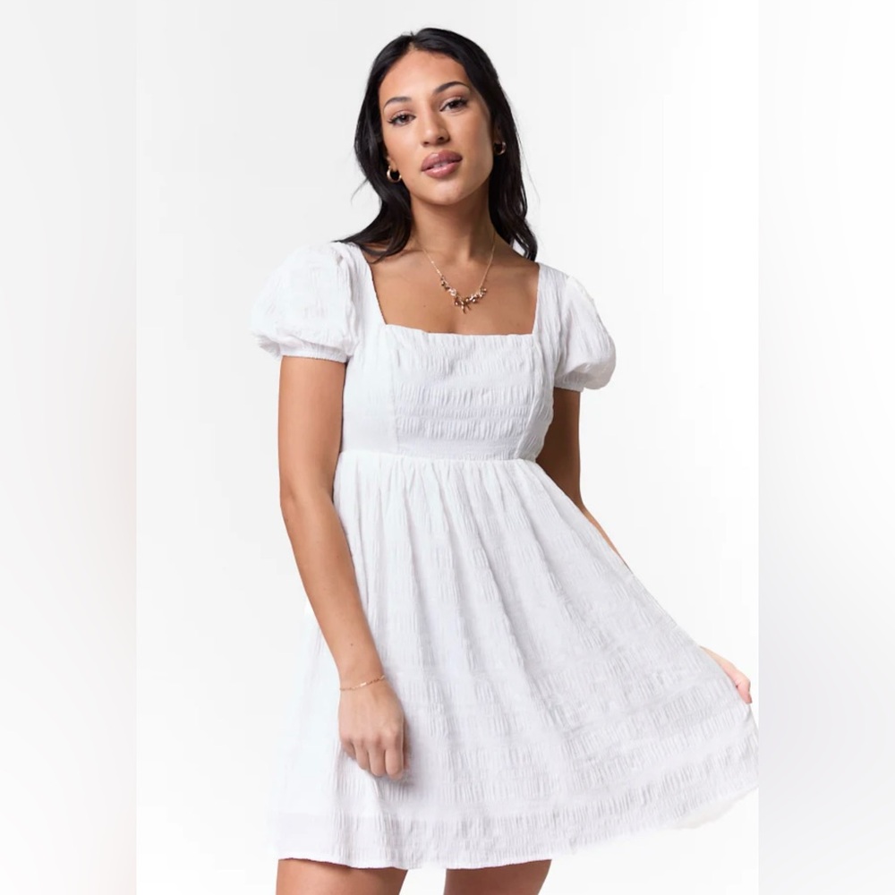 Breezing By Ivory Textured Square Neck Mini
Dress Size XS